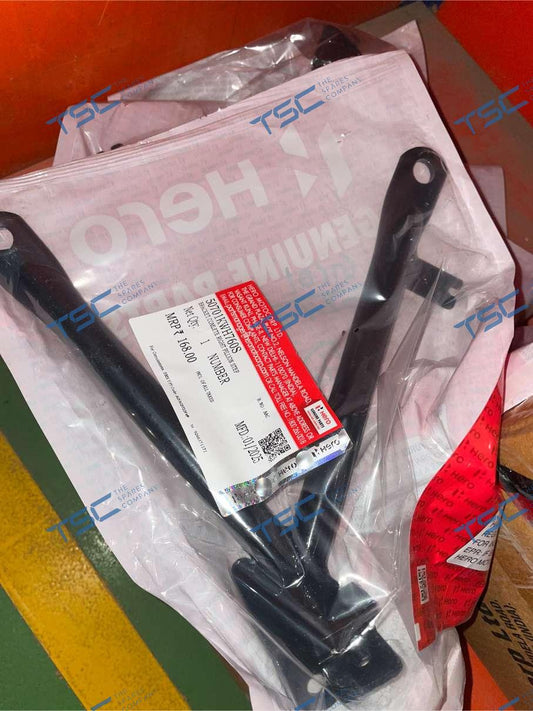 BRKT.COMP R PILLION STEP