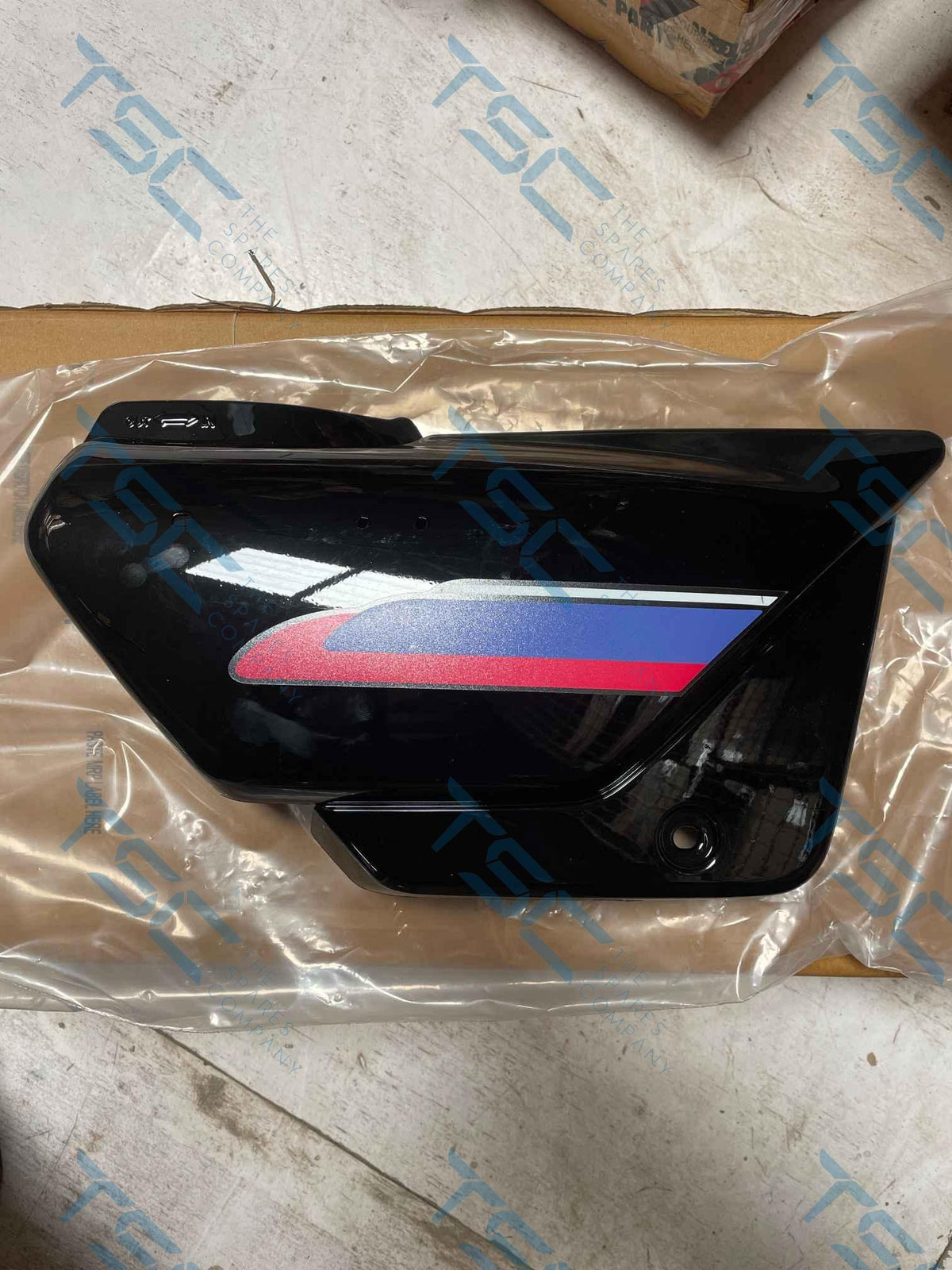 Front Side Cover R HERO GENUINE-R SIDE COVER(83500AAE2054S) – The Spares Company