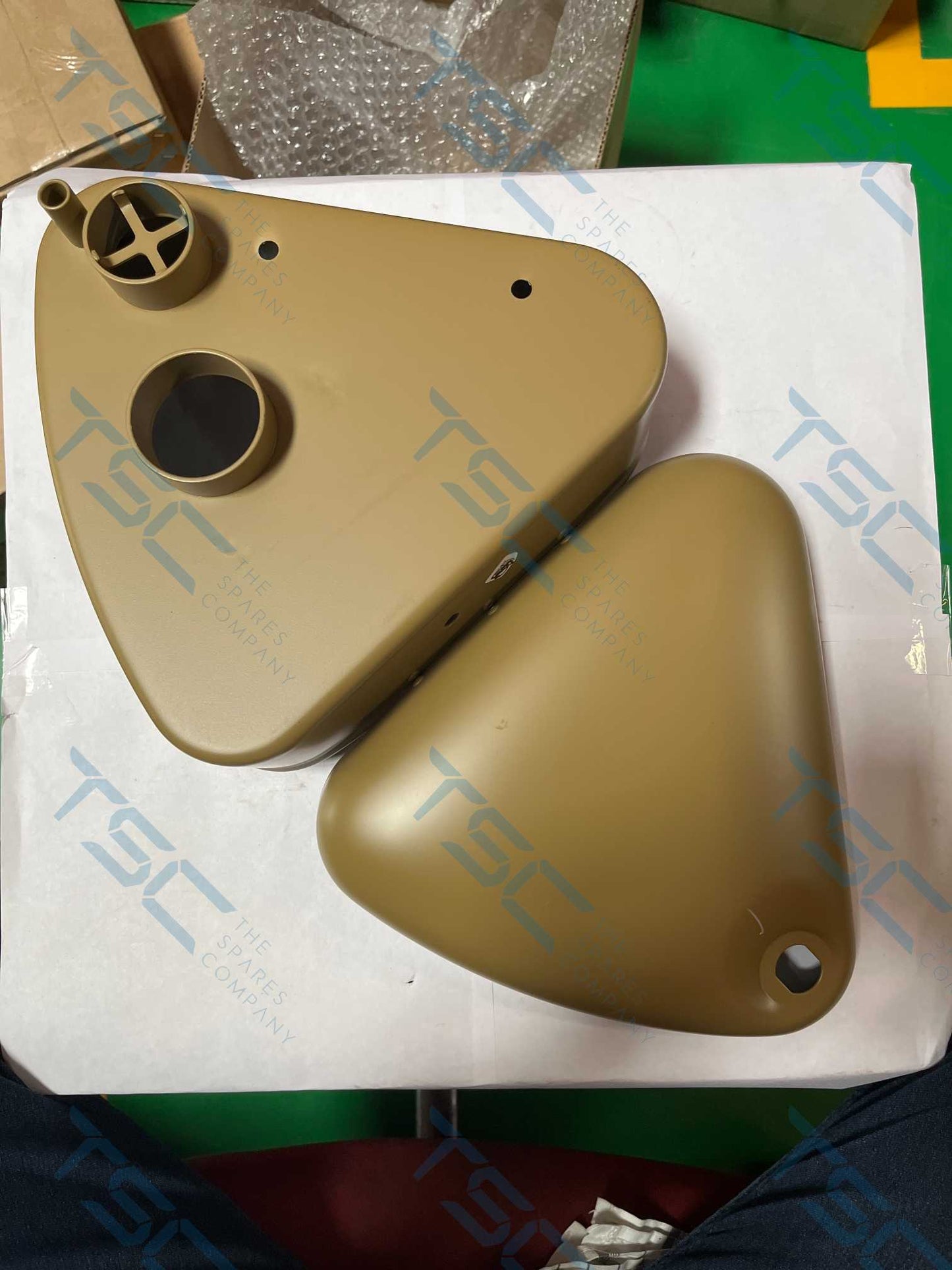 ROYAL ENFIELD_AIR FILTER BOX ASSY - DESERT STORM